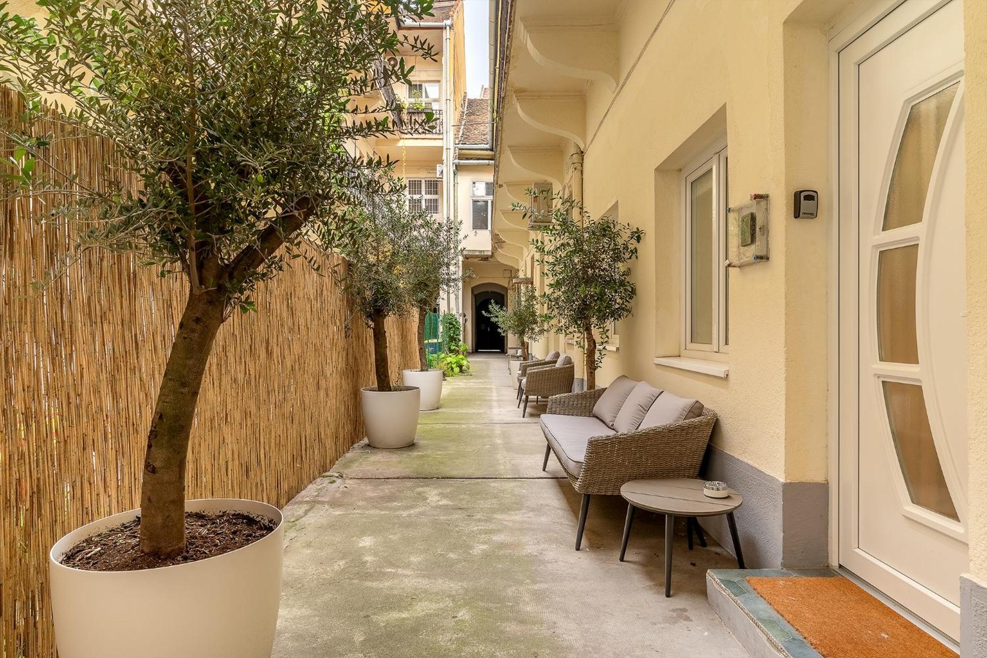Olive 1 * Budapest